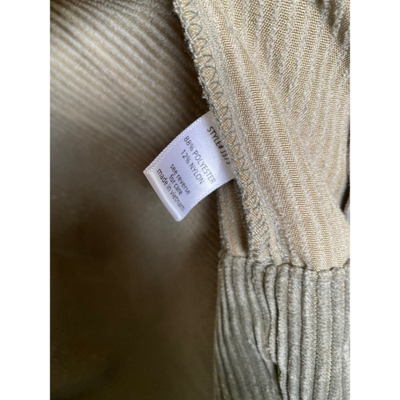 Sugar Rush Corduroy Button Shacket Olive Green Buttery Soft Autumn Winter Collar - Picture 8 of 8